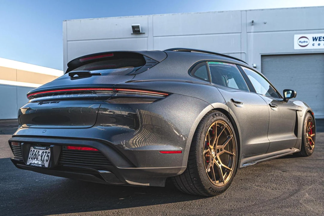 2022 Porsche Taycan GTS - Image 4 of 31