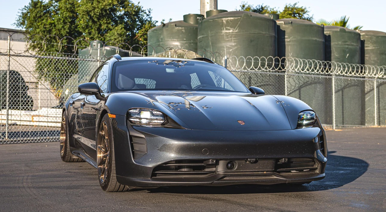 2022 Porsche Taycan GTS - Image 24 of 31