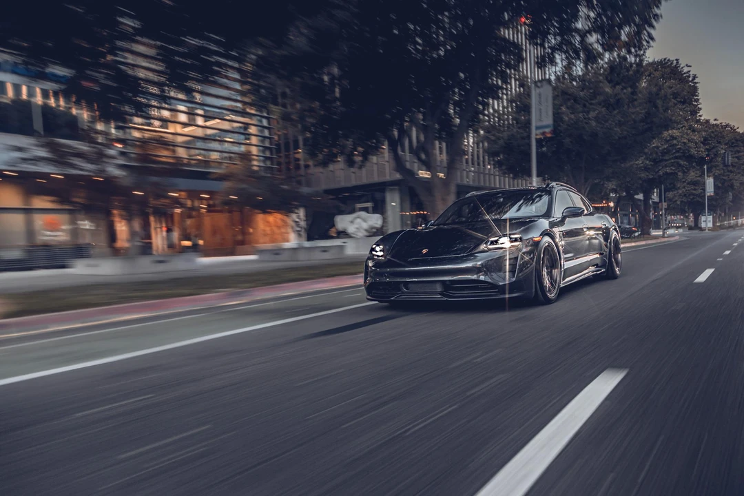 2022 Porsche Taycan GTS - Image 10 of 31