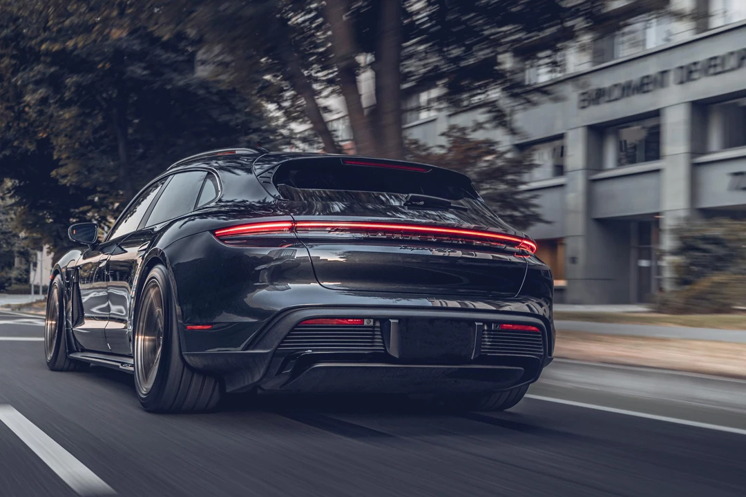 2022 Porsche Taycan GTS - Image 17 of 31