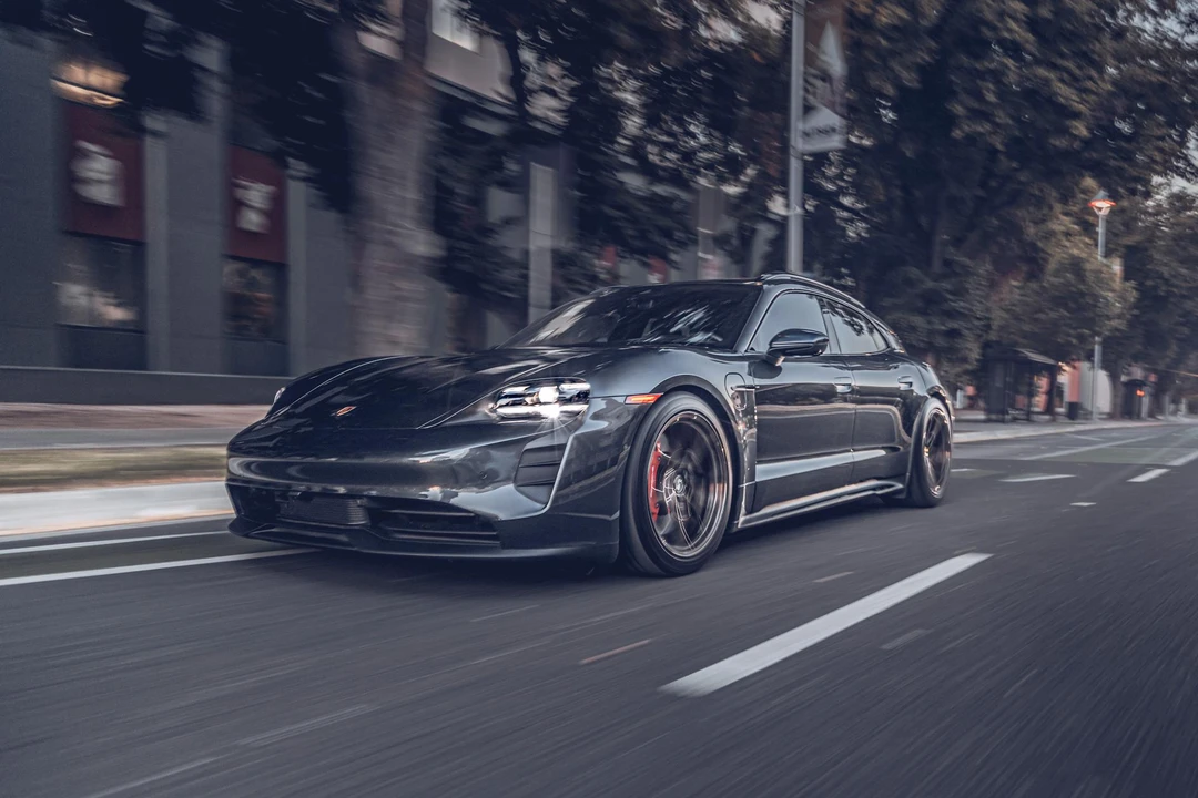 2022 Porsche Taycan GTS - Image 11 of 31