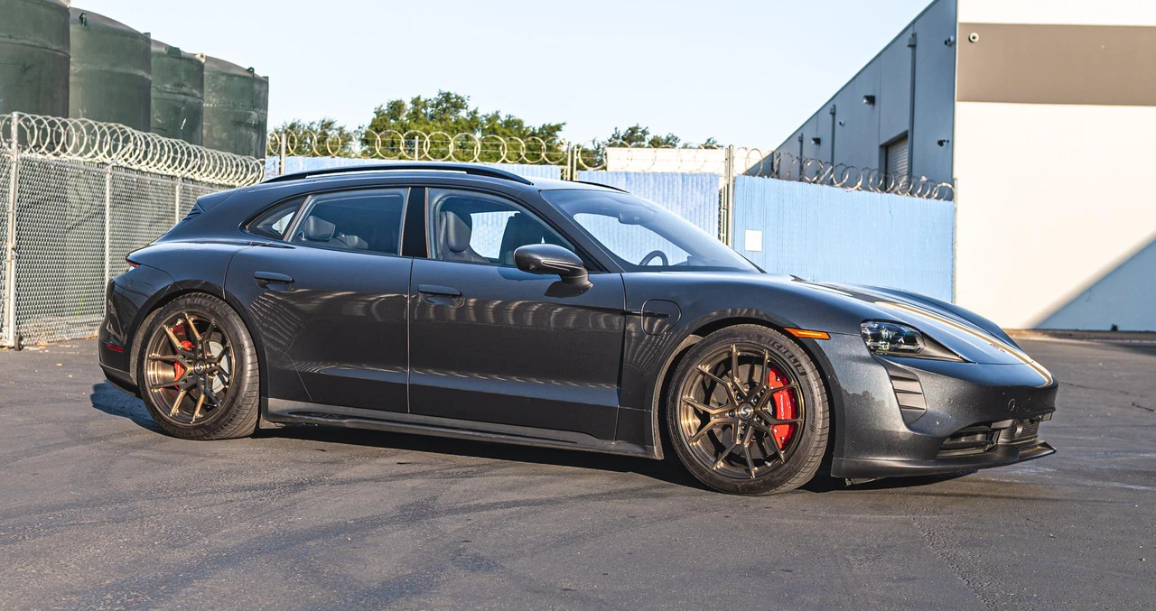 2022 Porsche Taycan GTS - Image 22 of 31