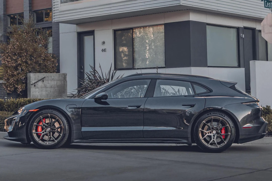 2022 Porsche Taycan GTS - Image 13 of 31