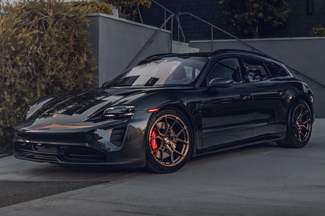 2022 Porsche Taycan GTS - Image 12 of 31