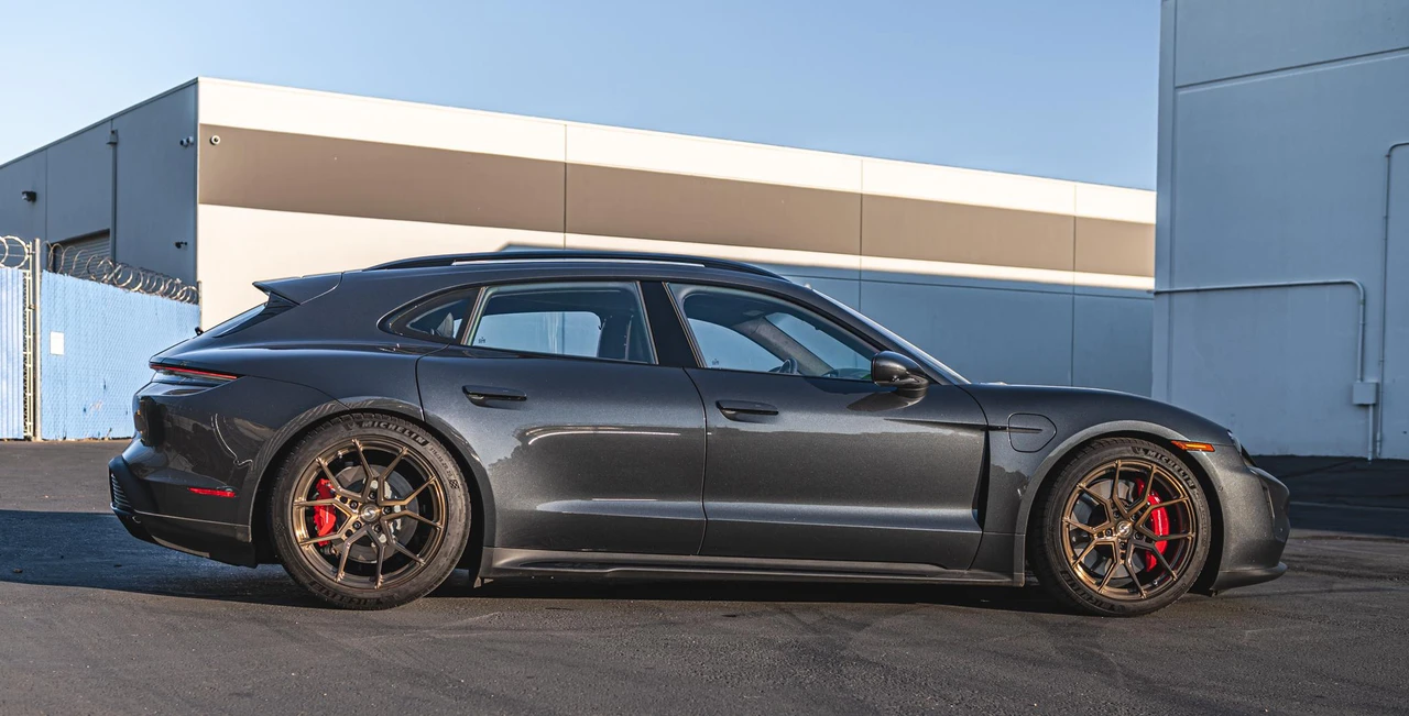 2022 Porsche Taycan GTS - Image 21 of 31