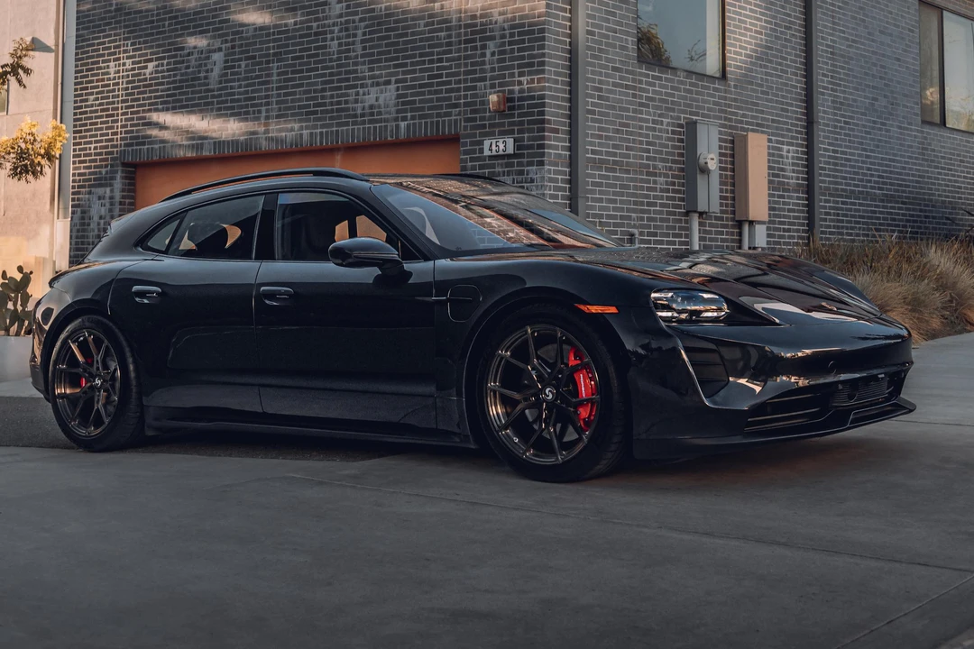 2022 Porsche Taycan GTS - Image 19 of 31