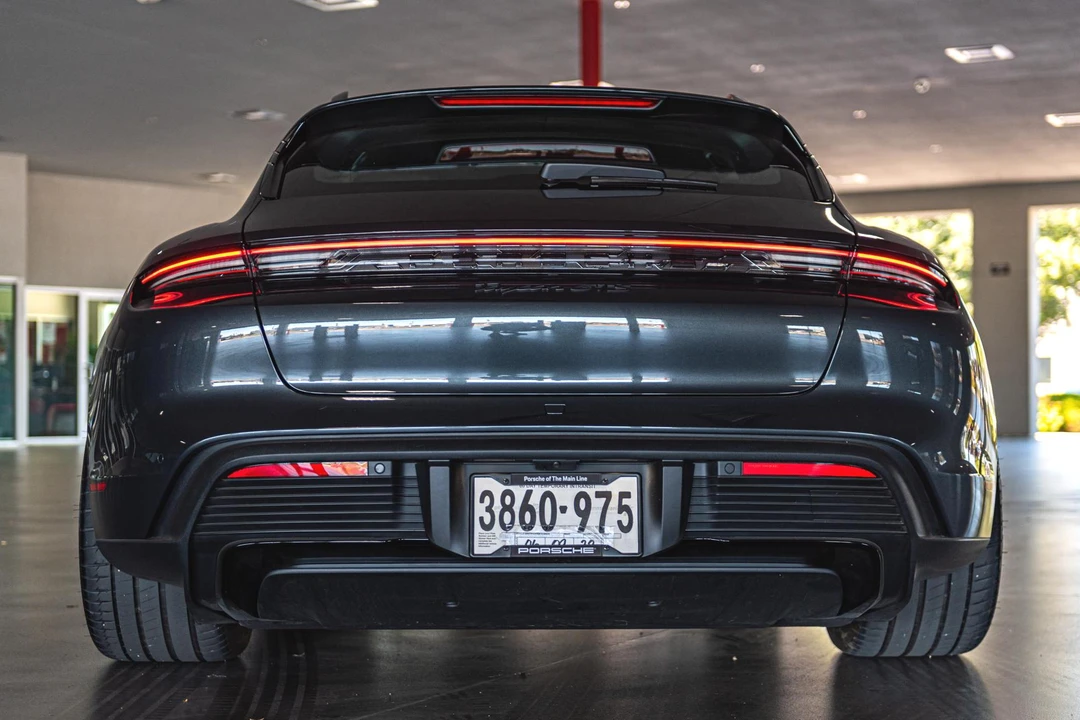 2022 Porsche Taycan GTS - Image 5 of 31