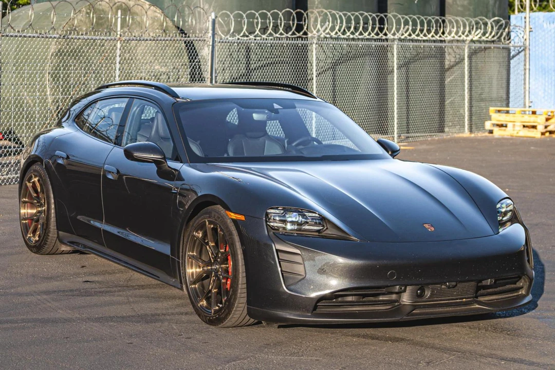 2022 Porsche Taycan GTS - Image 3 of 31