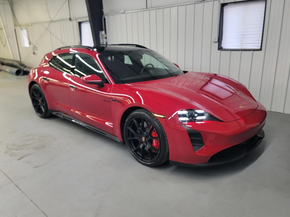 2022 Porsche Taycan GTS - Image 19 of 31