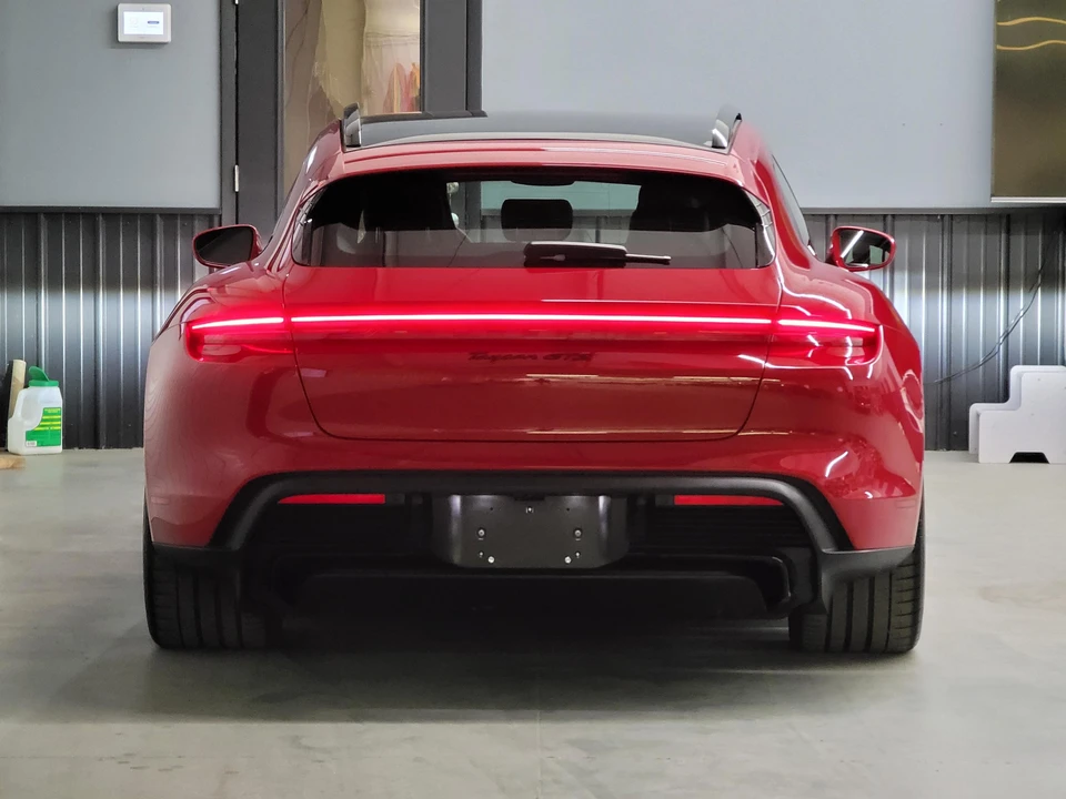 2022 Porsche Taycan GTS - Image 13 of 31