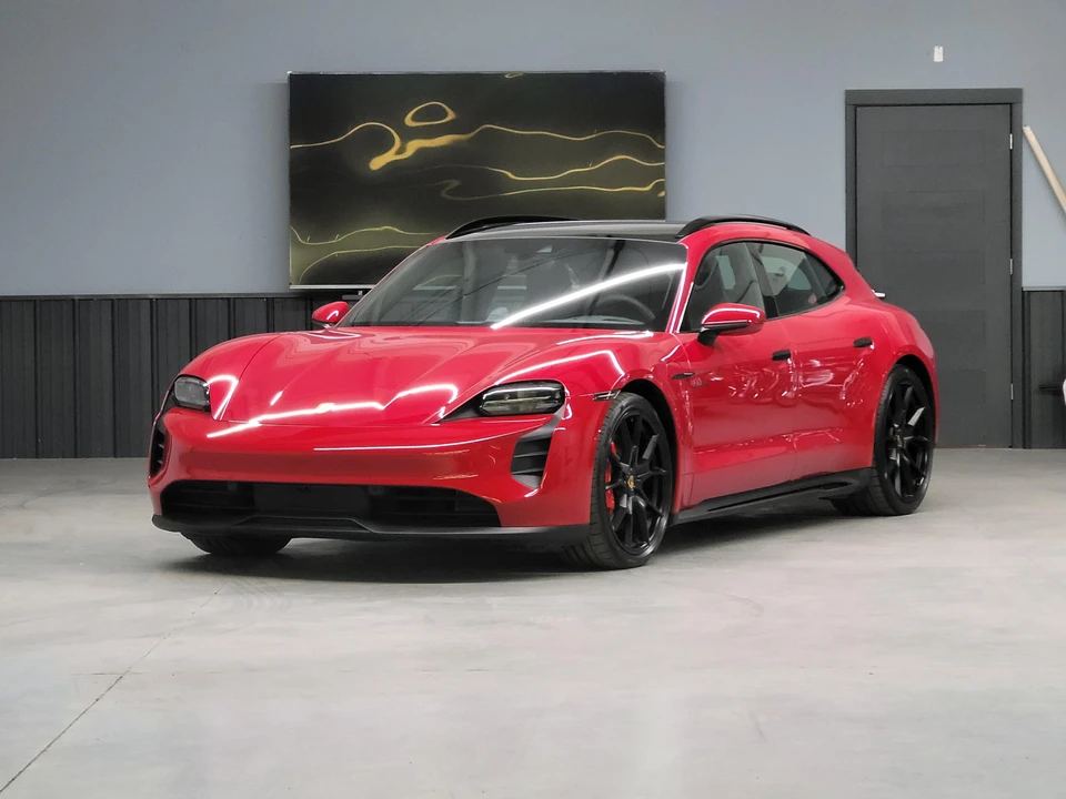 2022 Porsche Taycan GTS - Image 8 of 31