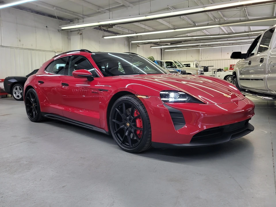 2022 Porsche Taycan GTS - Image 18 of 31