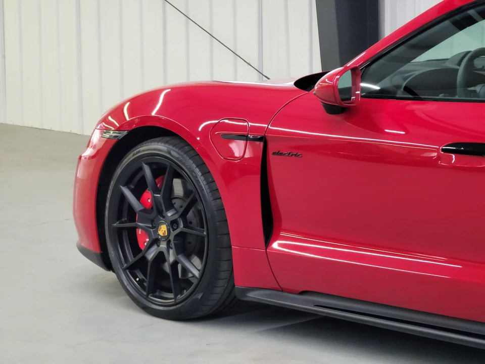 2022 Porsche Taycan GTS - Image 27 of 31