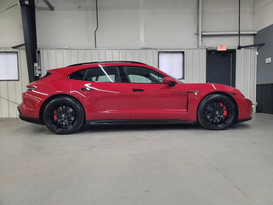 2022 Porsche Taycan GTS - Image 16 of 31