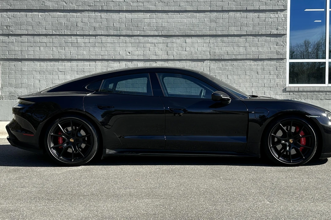 2022 Porsche Taycan GTS - Image 13 of 15