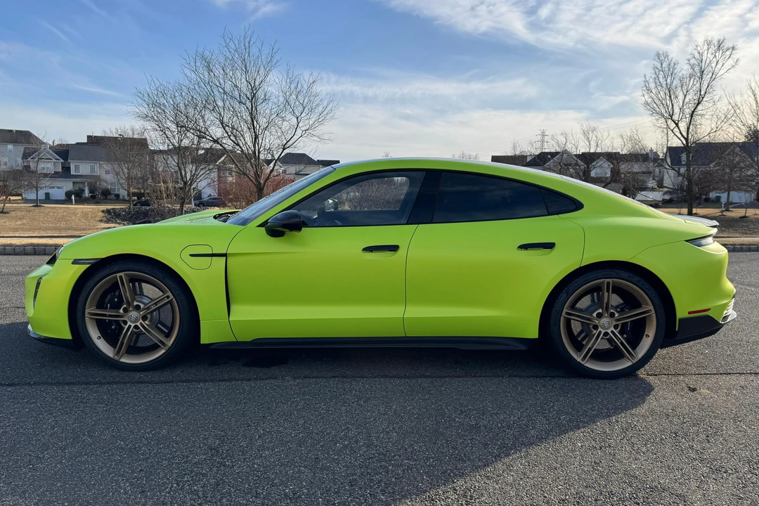 2022 Porsche Taycan GTS - Image 3 of 31