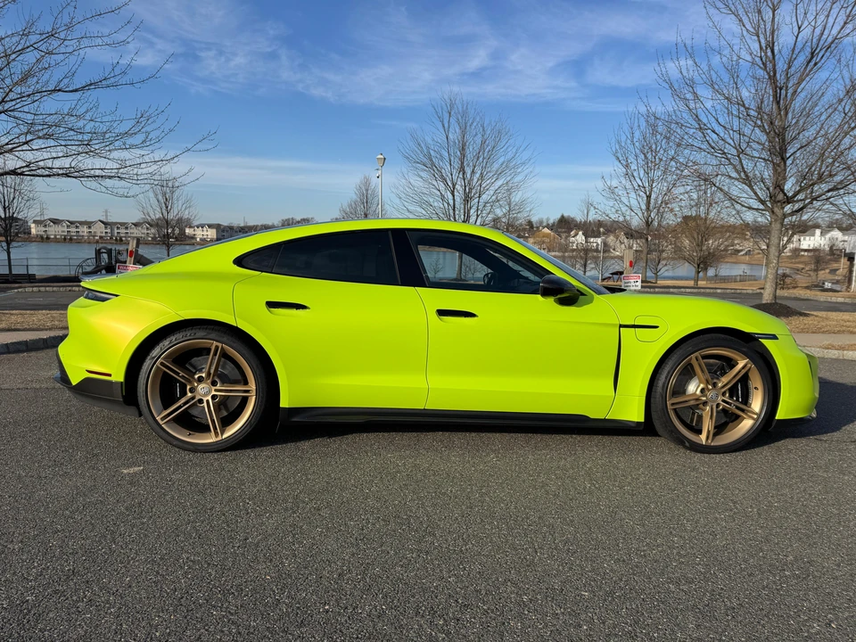 2022 Porsche Taycan GTS - Image 10 of 31