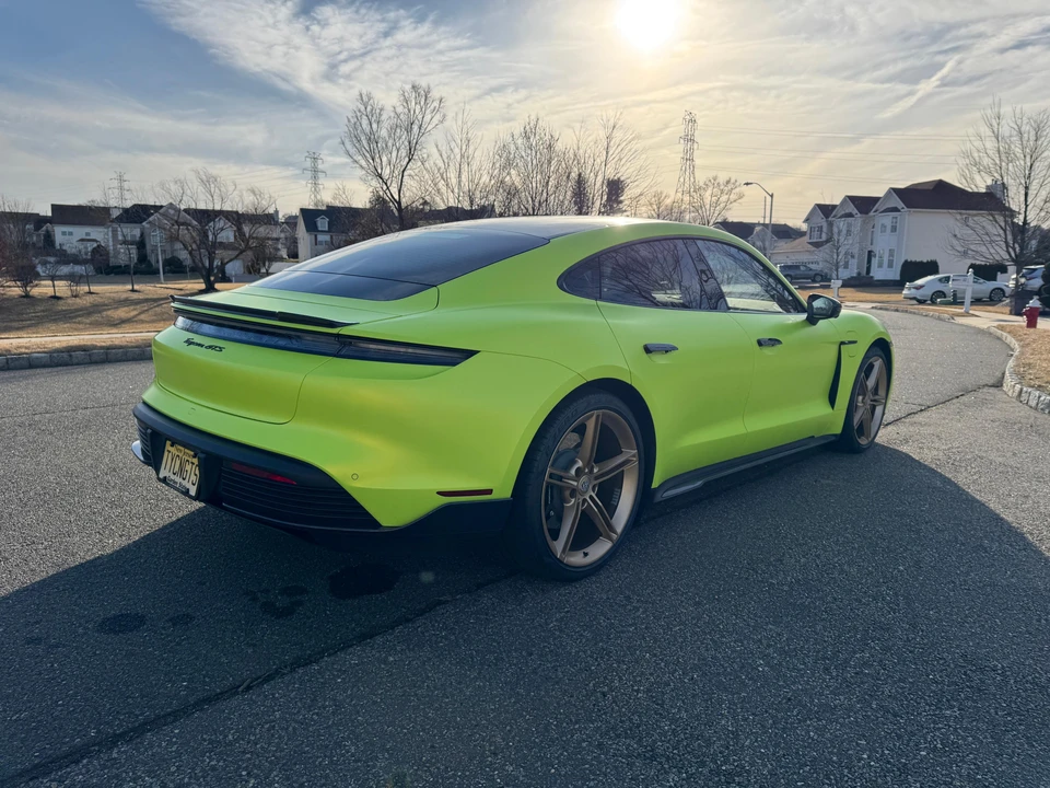 2022 Porsche Taycan GTS - Image 9 of 31