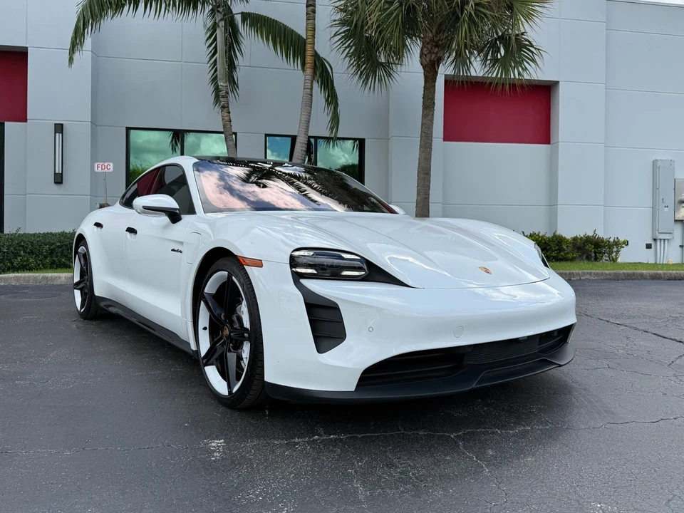 2022 Porsche Taycan GTS - Image 5 of 21