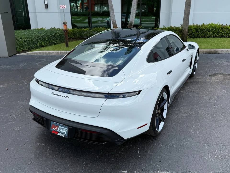2022 Porsche Taycan GTS - Image 18 of 21