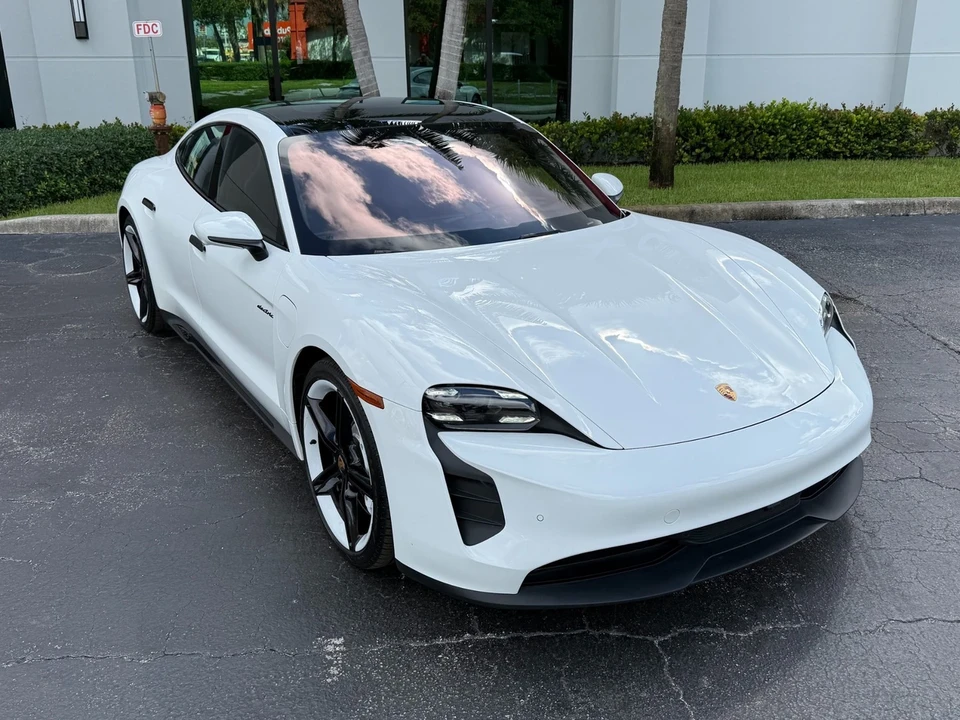 2022 Porsche Taycan GTS - Image 10 of 21
