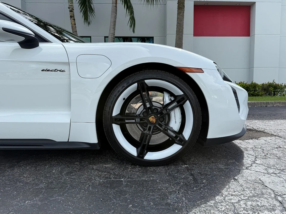 2022 Porsche Taycan GTS - Image 9 of 21