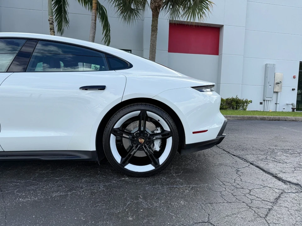 2022 Porsche Taycan GTS - Image 15 of 21