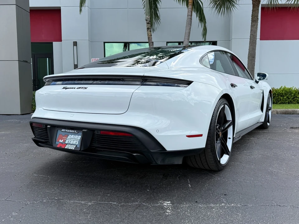 2022 Porsche Taycan GTS - Image 19 of 21