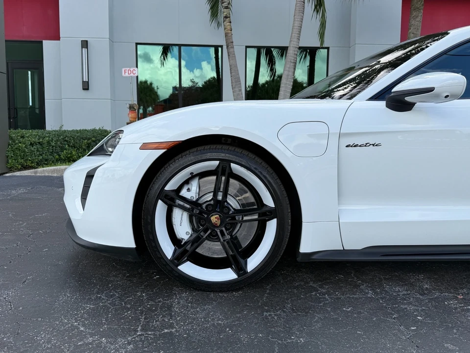 2022 Porsche Taycan GTS - Image 14 of 21