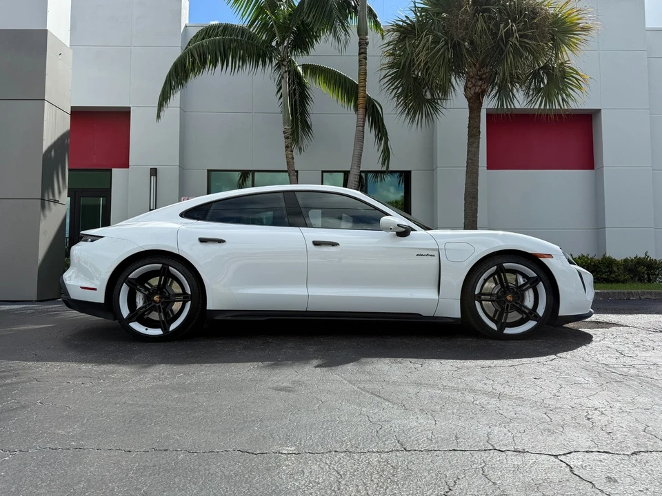 2022 Porsche Taycan GTS - Image 4 of 21