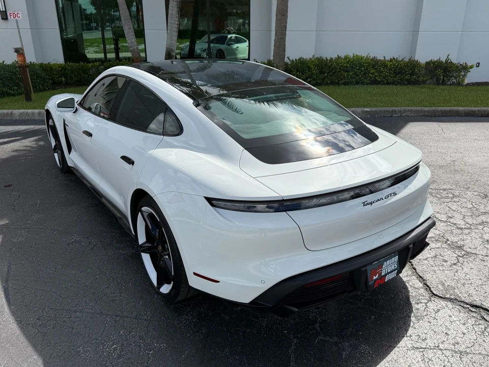 2022 Porsche Taycan GTS - Image 16 of 21