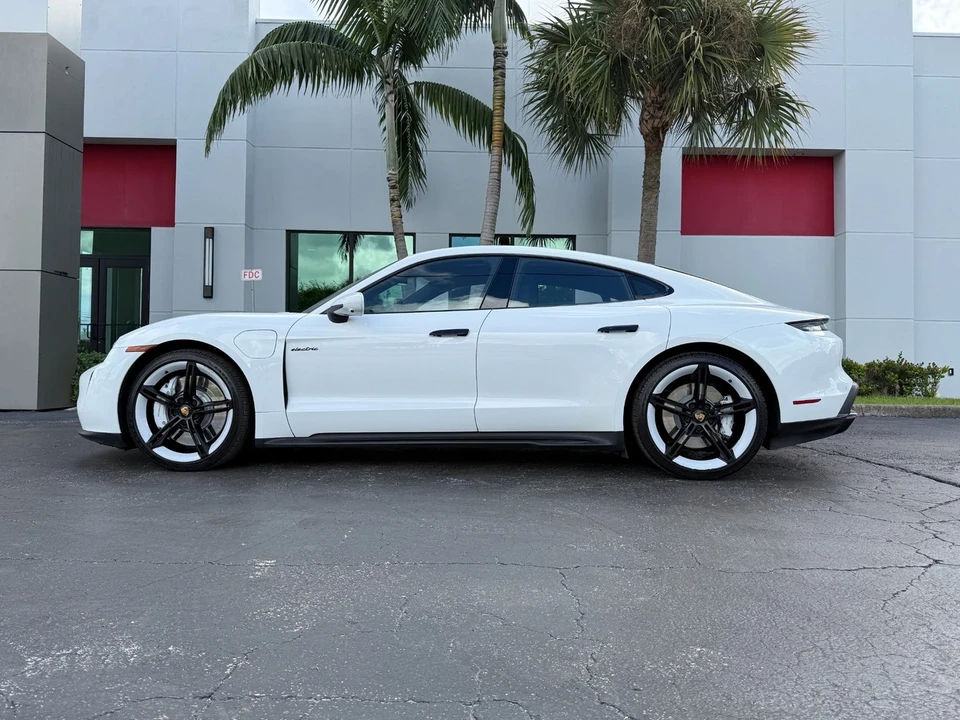 2022 Porsche Taycan GTS - Image 13 of 21