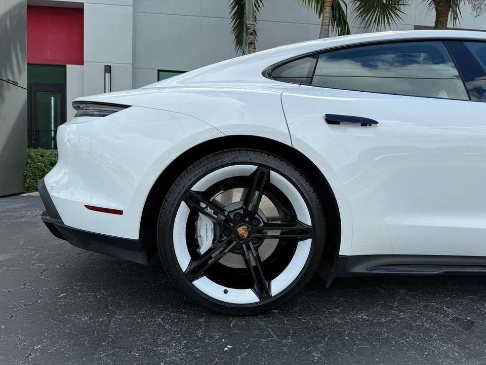 2022 Porsche Taycan GTS - Image 8 of 21