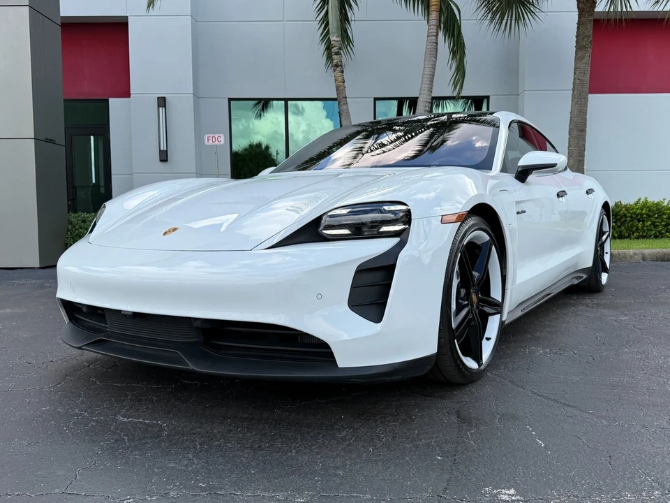 2022 Porsche Taycan GTS - Image 7 of 21