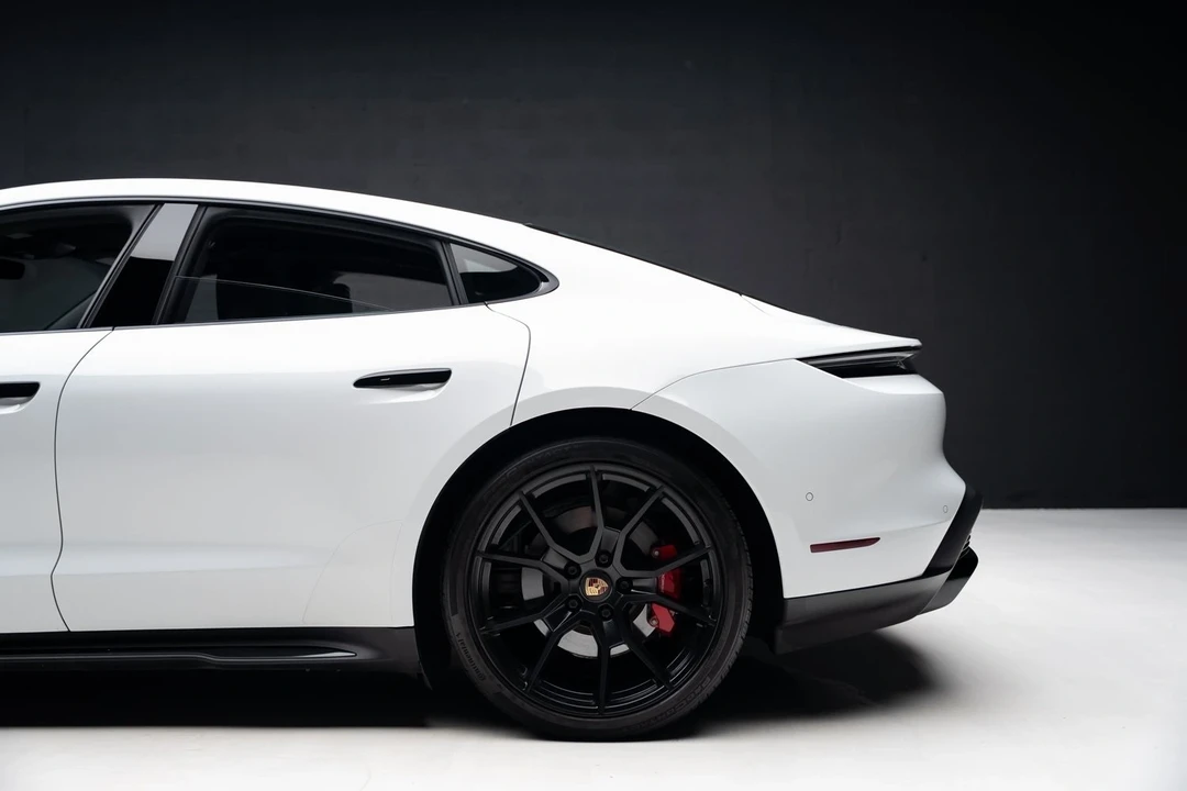 2022 Porsche Taycan GTS - Image 19 of 21