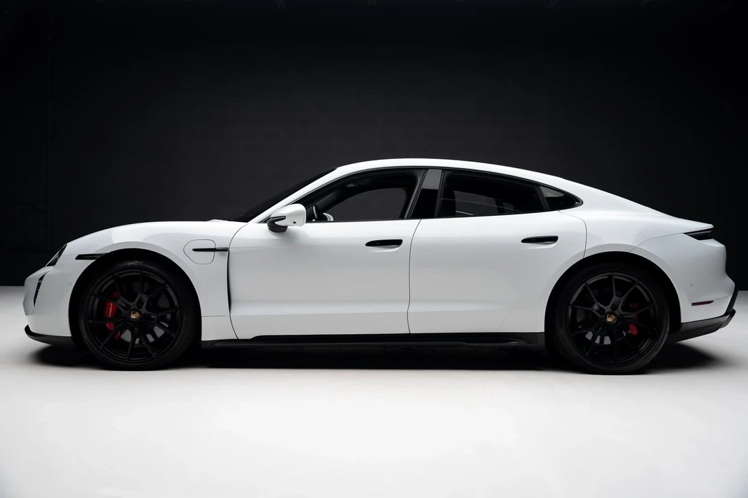 2022 Porsche Taycan GTS - Image 16 of 21