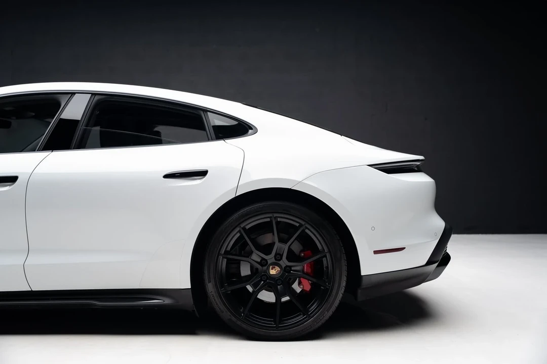 2022 Porsche Taycan GTS - Image 19 of 21