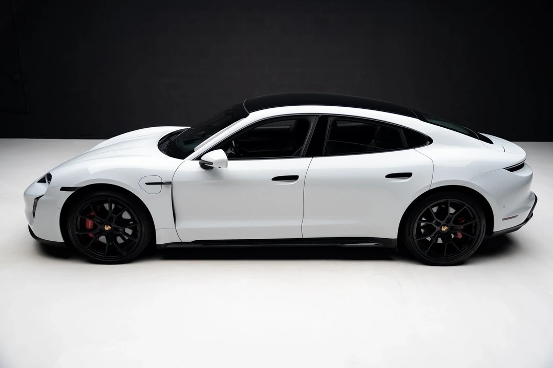 2022 Porsche Taycan GTS - Image 15 of 21