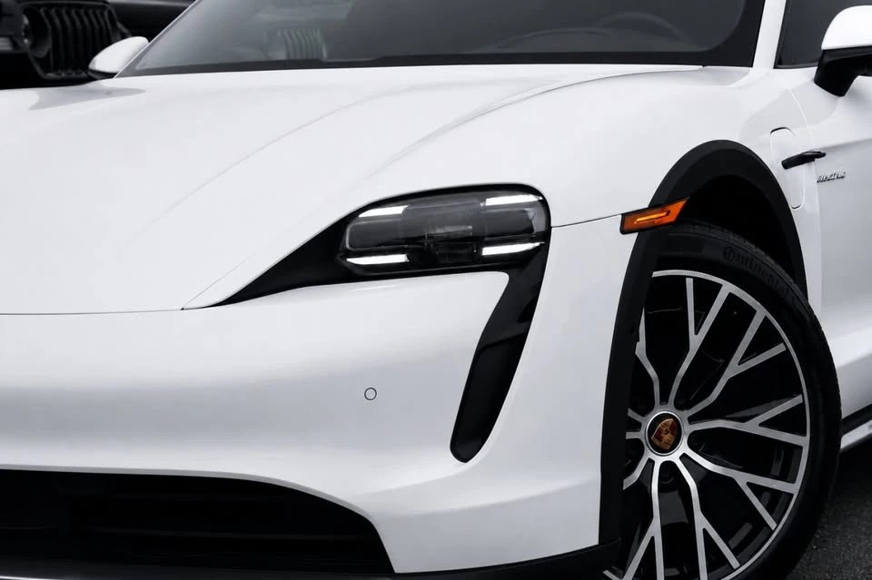 2022 Porsche Taycan - Image 10 of 10