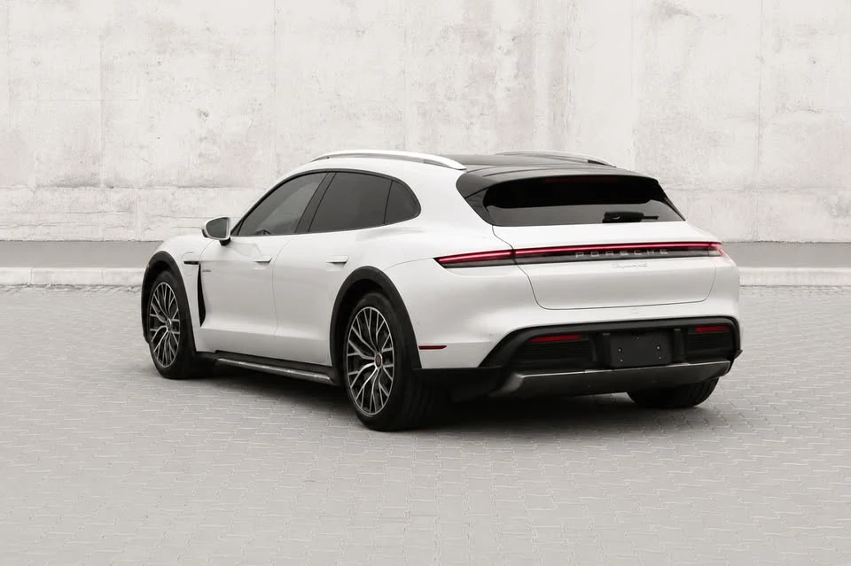 2022 Porsche Taycan - Image 4 of 10