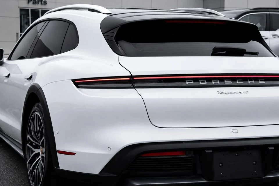 2022 Porsche Taycan - Image 6 of 10