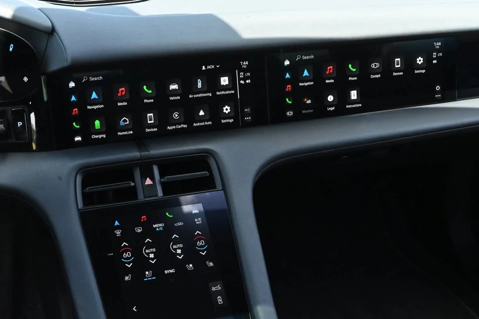2022 Porsche Taycan - Image 12 of 18