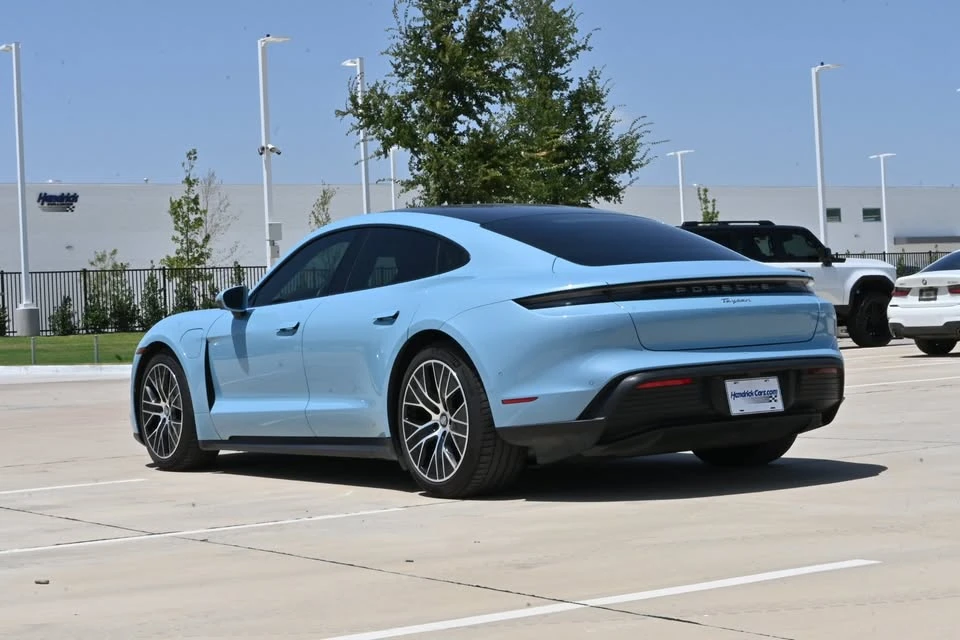 2022 Porsche Taycan - Image 5 of 18