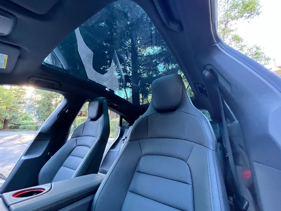2022 Porsche Taycan - Image 5 of 10