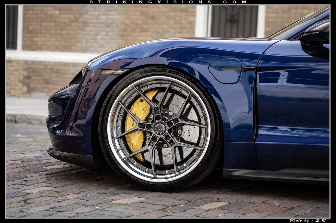 2022 Porsche Taycan Turbo S - Image 28 of 31