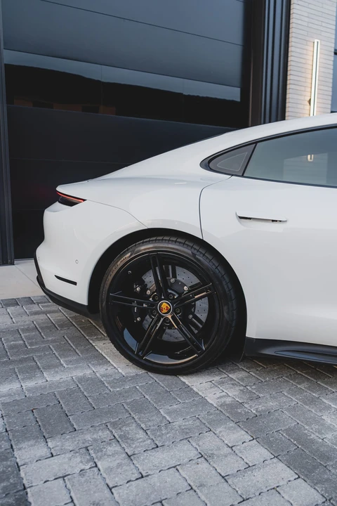 2022 Porsche Taycan Turbo S - Image 26 of 31