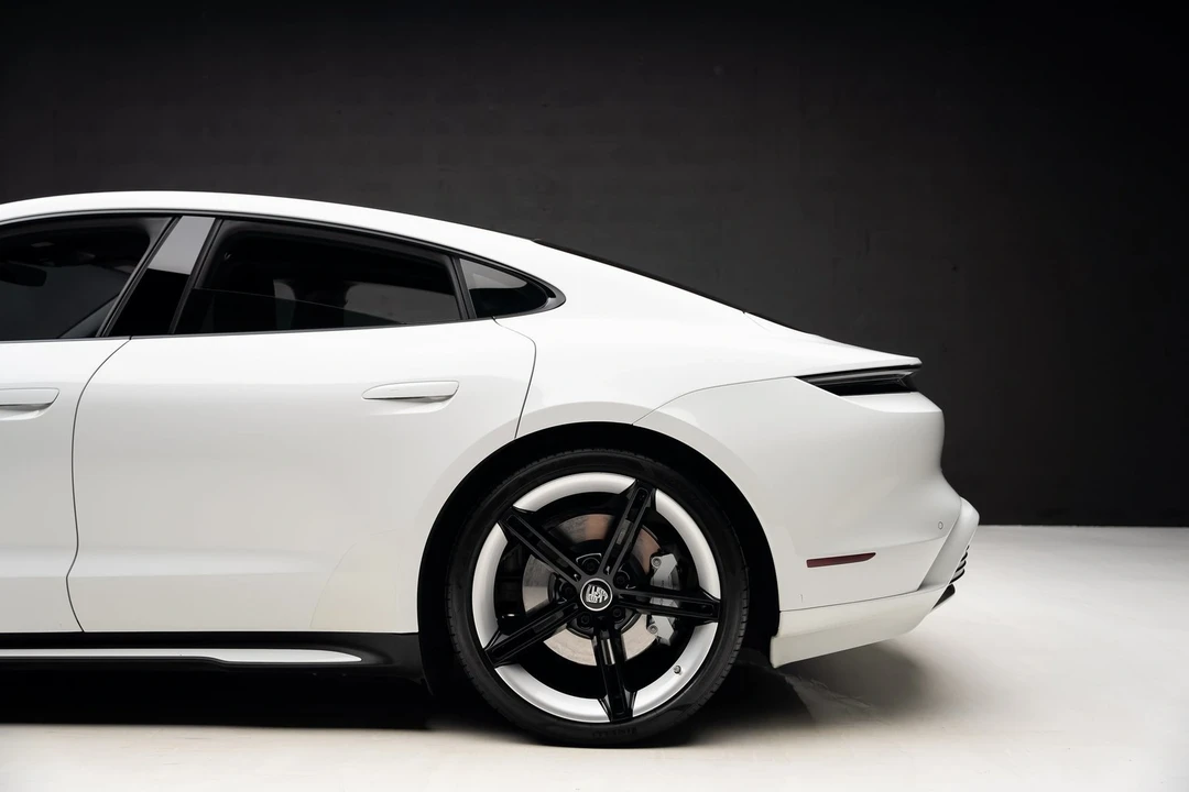 2022 Porsche Taycan - Image 17 of 21