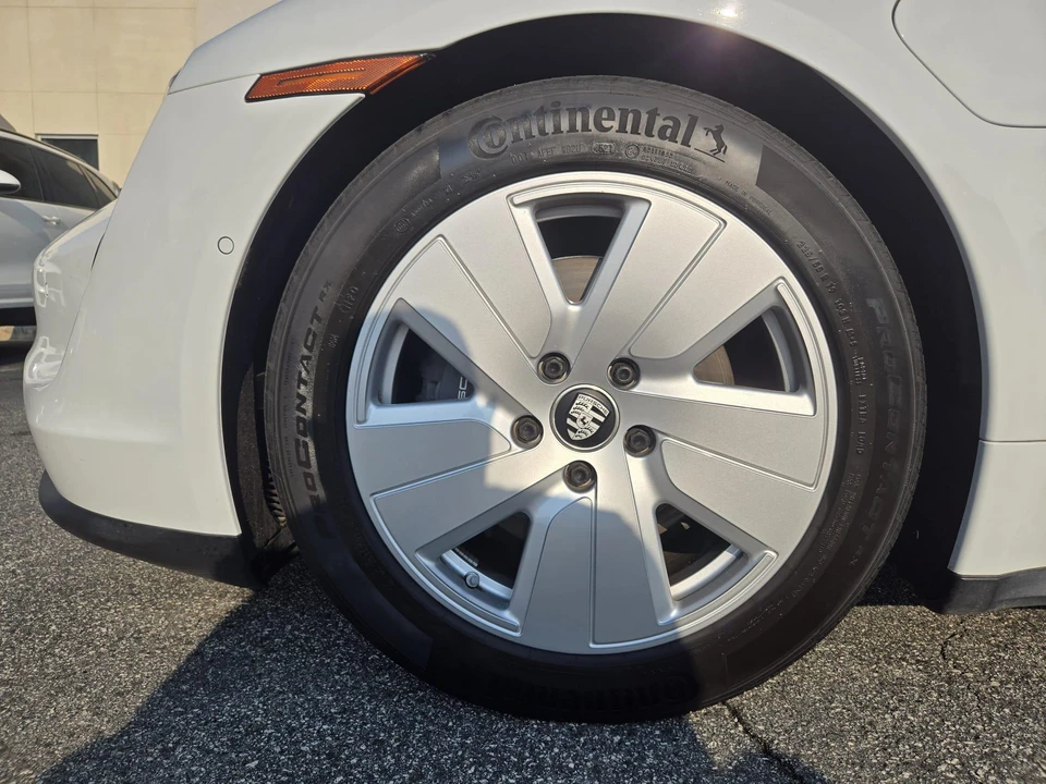 2022 Porsche Taycan - Image 27 of 31
