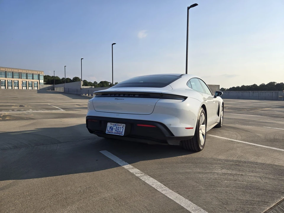 2022 Porsche Taycan - Image 10 of 31