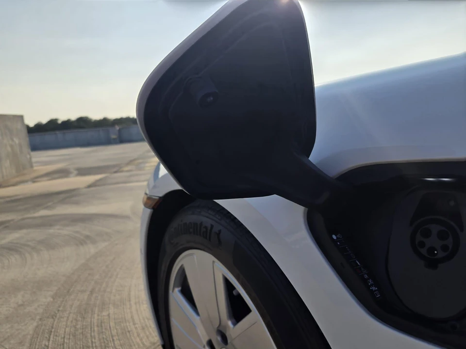 2022 Porsche Taycan - Image 19 of 31